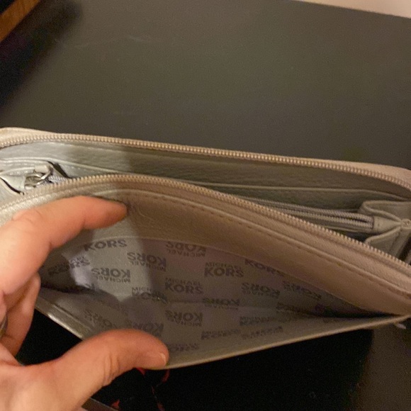 Michael Kors wallet - Picture 6 of 7